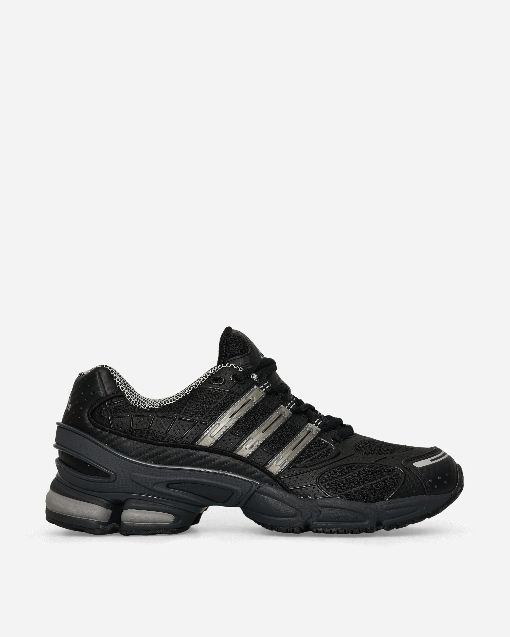 Ozweego Pro Sneakers Core Black / Iron Metallic / Grey Six Wild Trek King Walk