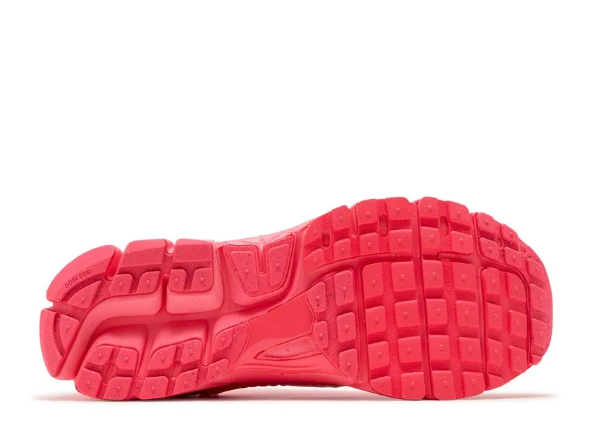 performance - oriented Nike Zoom Vomero 5 Hot Punch