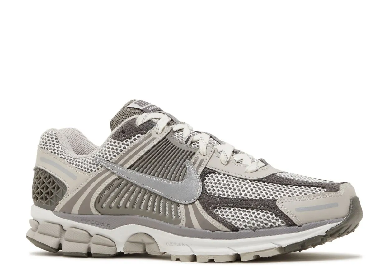 narrow - fit Memory Foam Nike Zoom Vomero 5 Iron Ore Flat Pewter