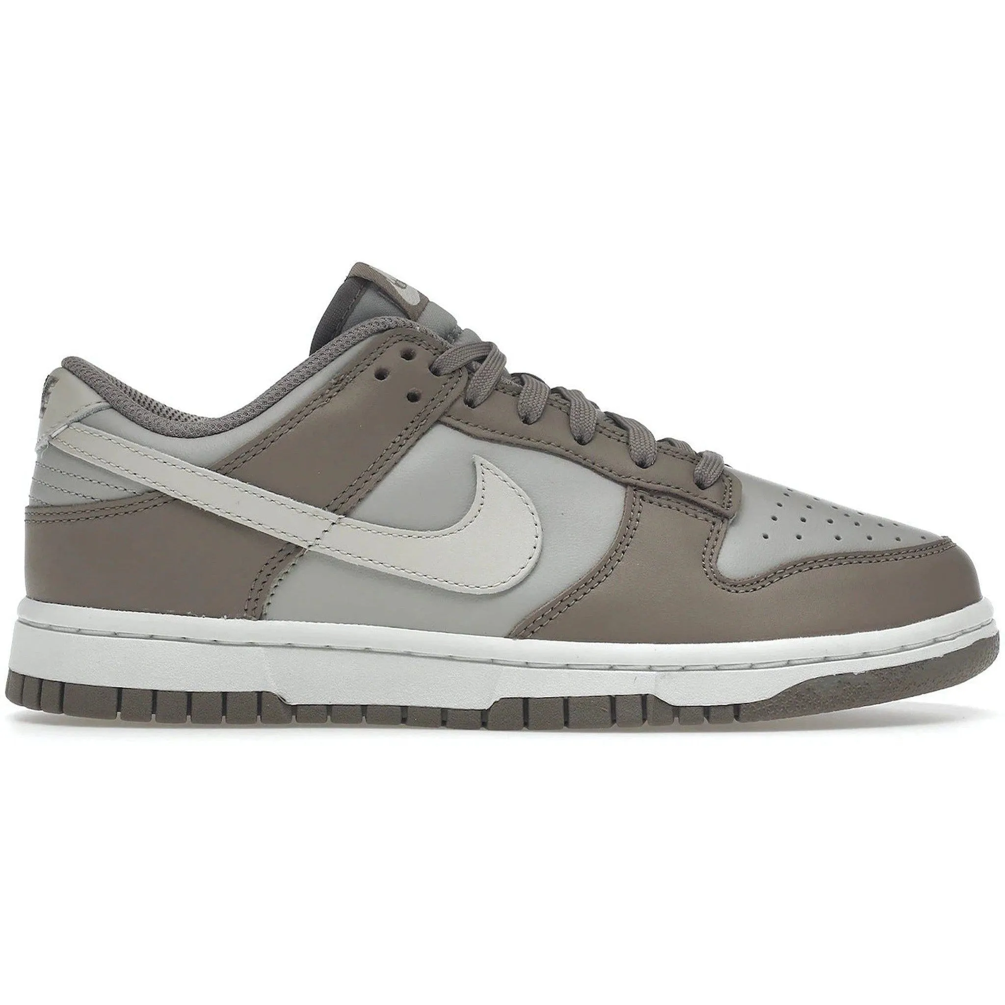 Flat Outsole Nike Dunk Low Bone Beige (W)