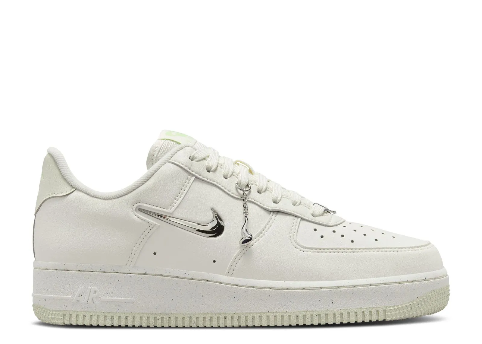 Glide Step Classic Fit Nike Air Force 1 '07 SE Next Nature Sail Liquid Metal