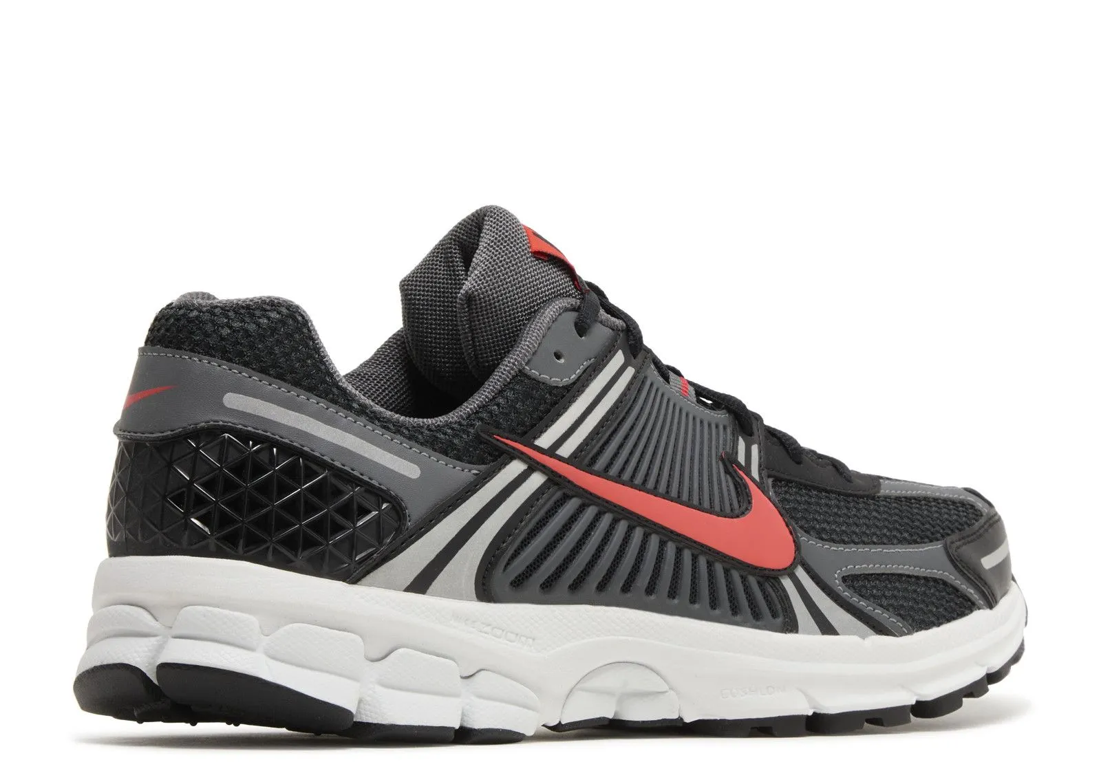 marathoners' shoes Nike Zoom Vomero 5 Black Picante Red