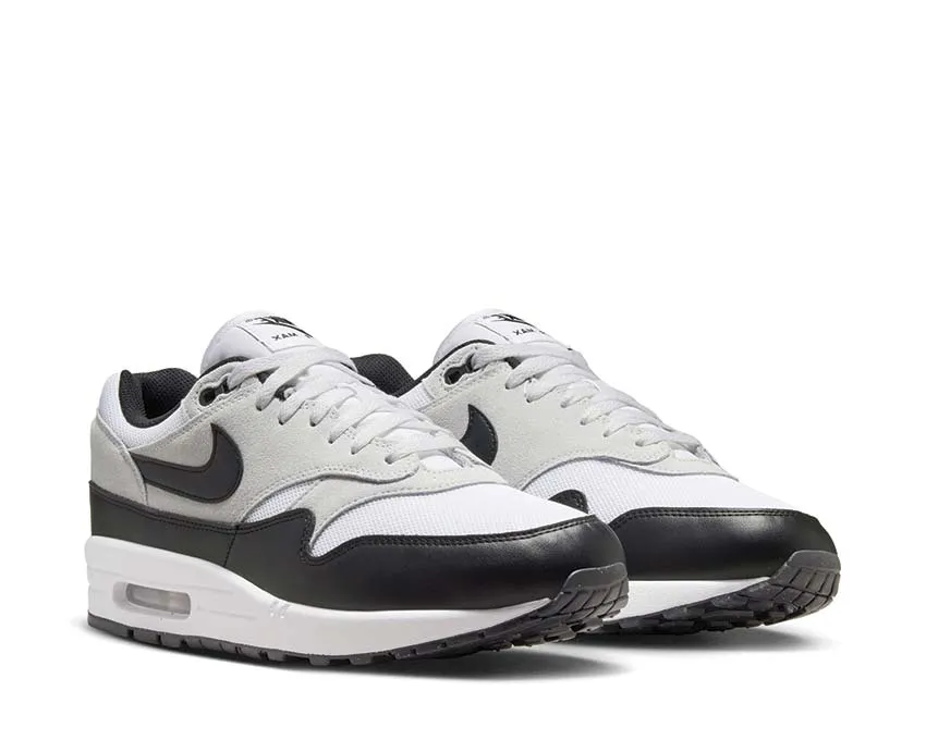 Nike Air Max 1 Ess Foot Freedom