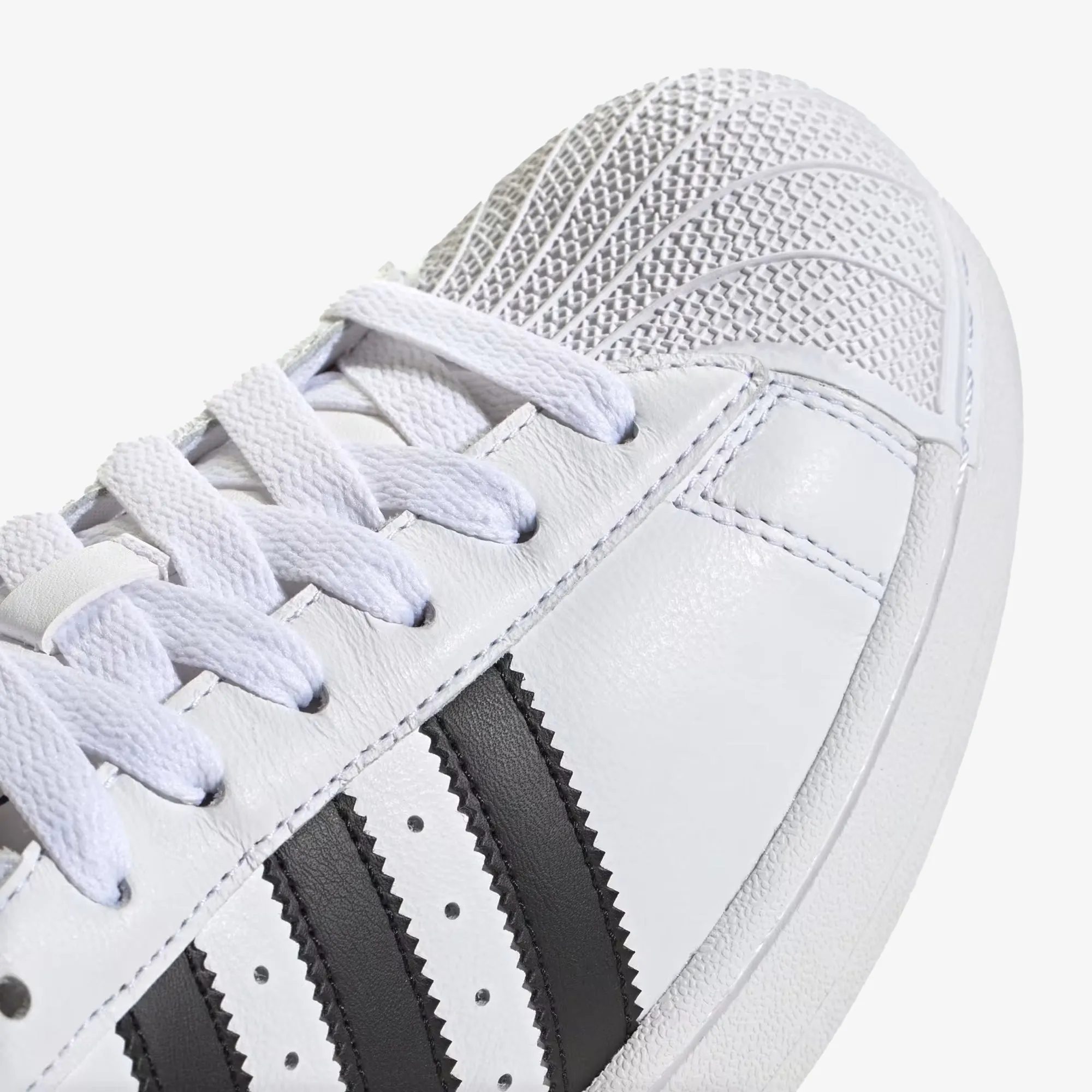 Adidas Originals | SUPERSTAR II { CLOUD WHITE/CORE BLACK Loose Fit Trail Step