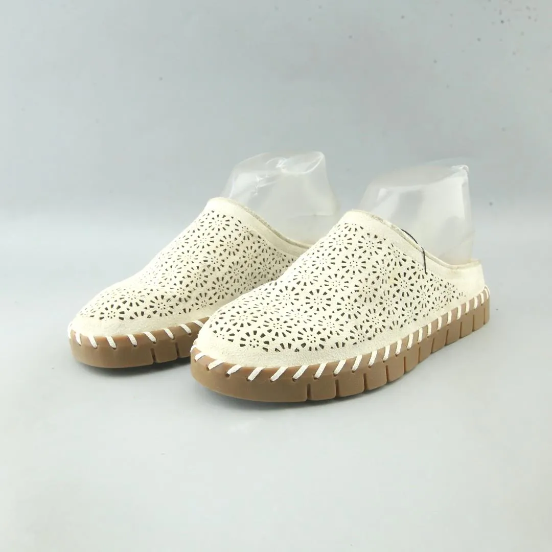 MUK LUKS . Reinforced Seams