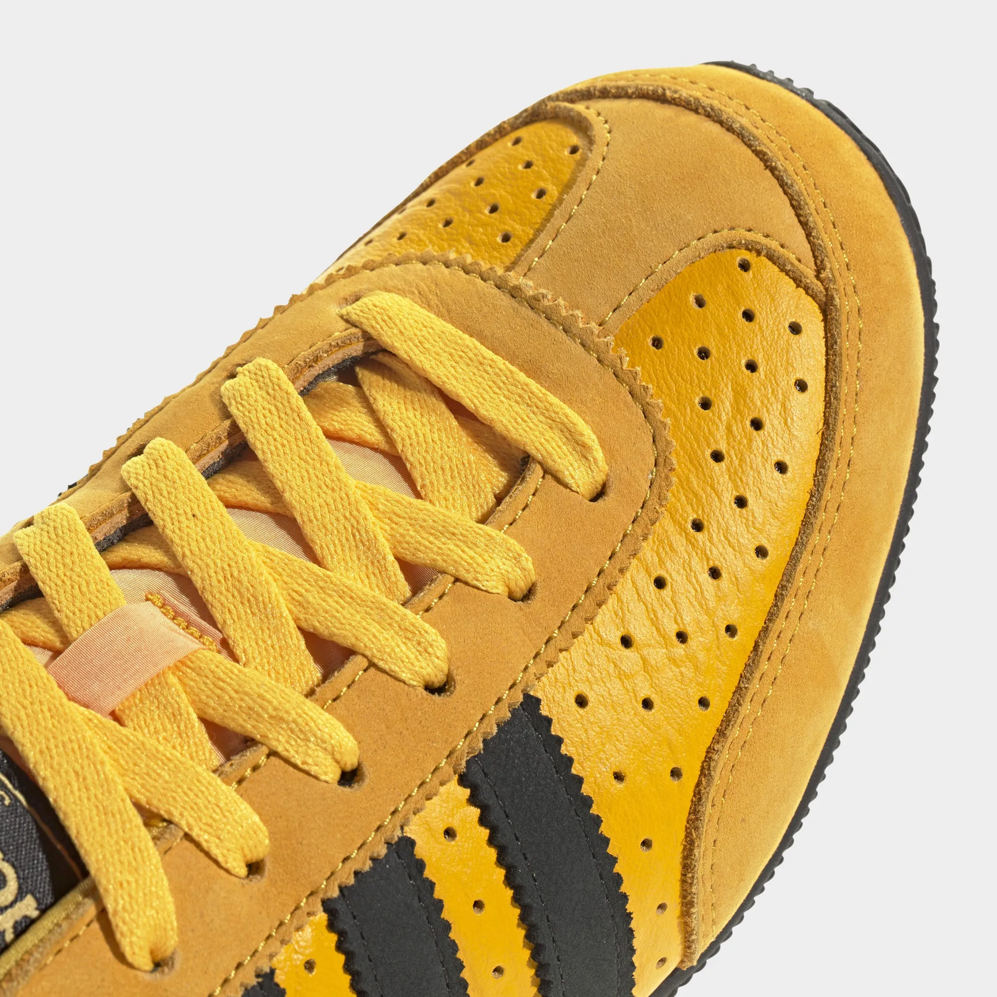 Sand Move Gloss Finish adidas Originals Women's Japan Crew Yellow / Black - Gold
