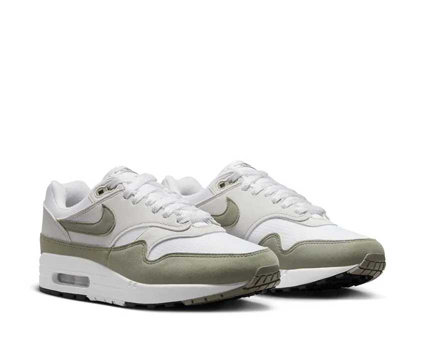 Cloudy Step Nike Air Max 1 W "Light Army"