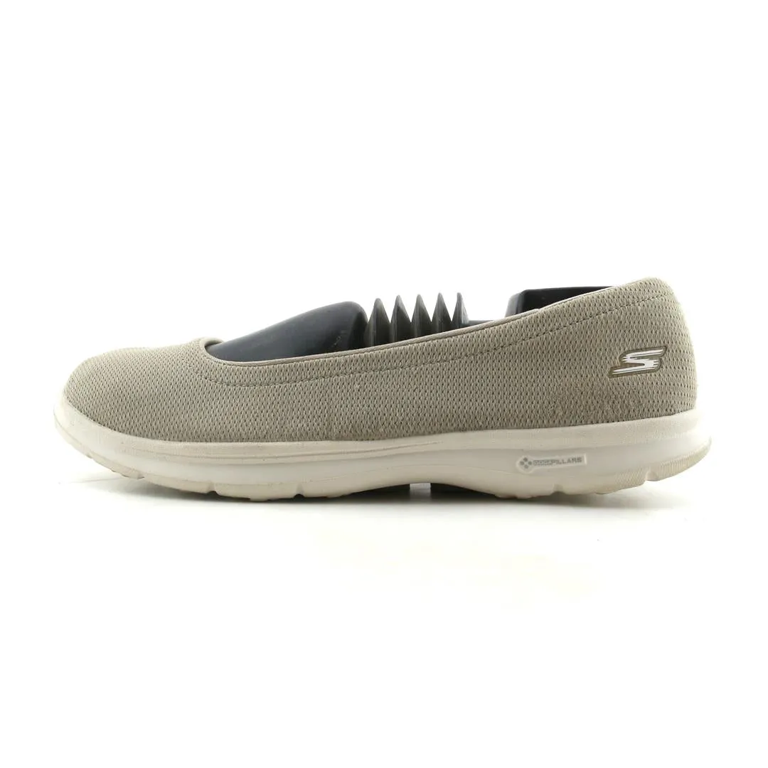 Comfort Bend Year Trust SKECHERS GOGA MAT GO STEP