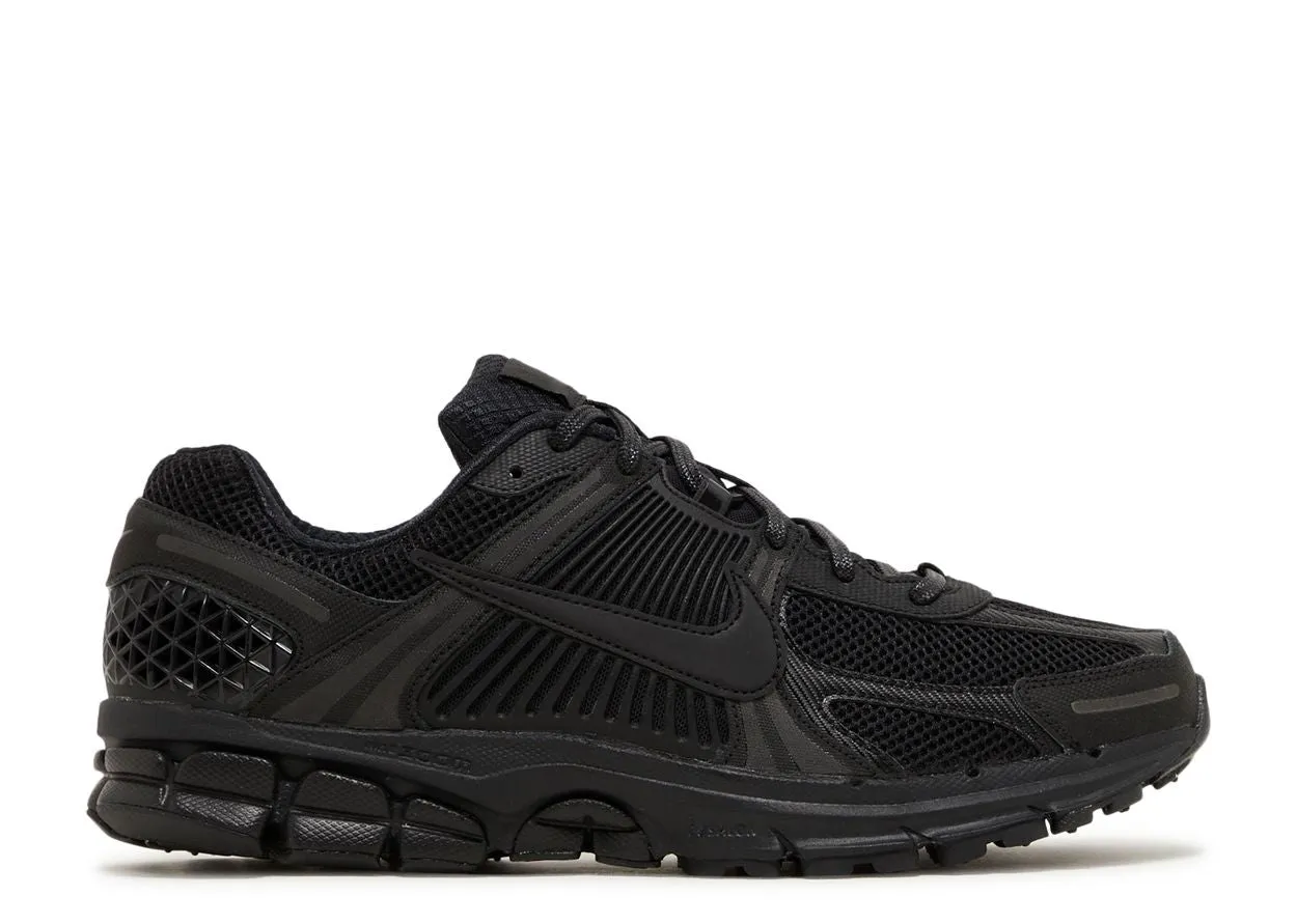 tennis - compatible shoes Nike Zoom Vomero 5 Triple Black