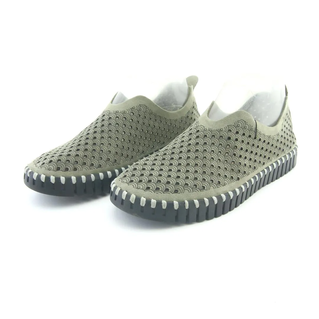 ILSE JACOBSEN TULIP3275 group walk Daily Essential