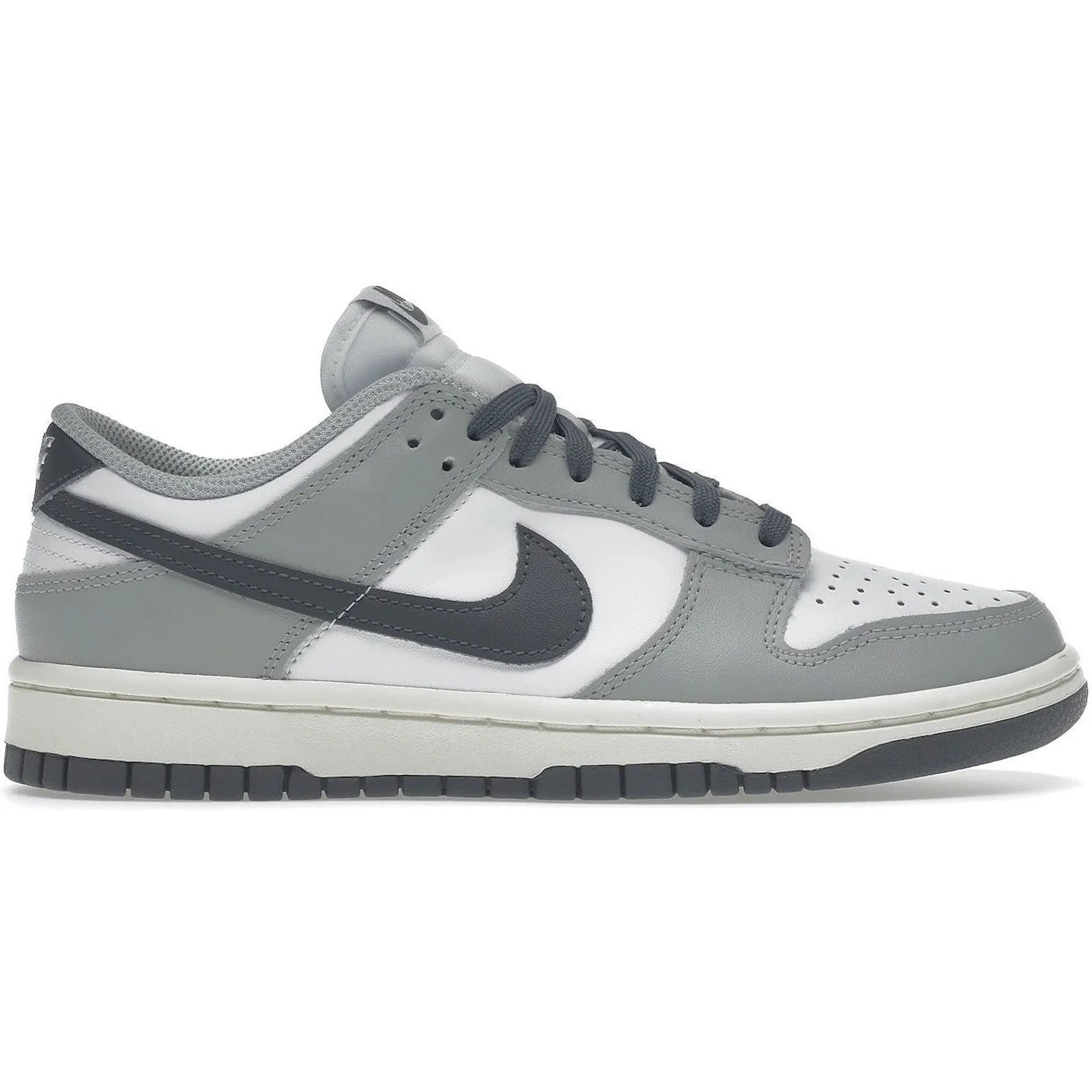 Energy return Nike Dunk Low Light Smoke Grey (Women's)