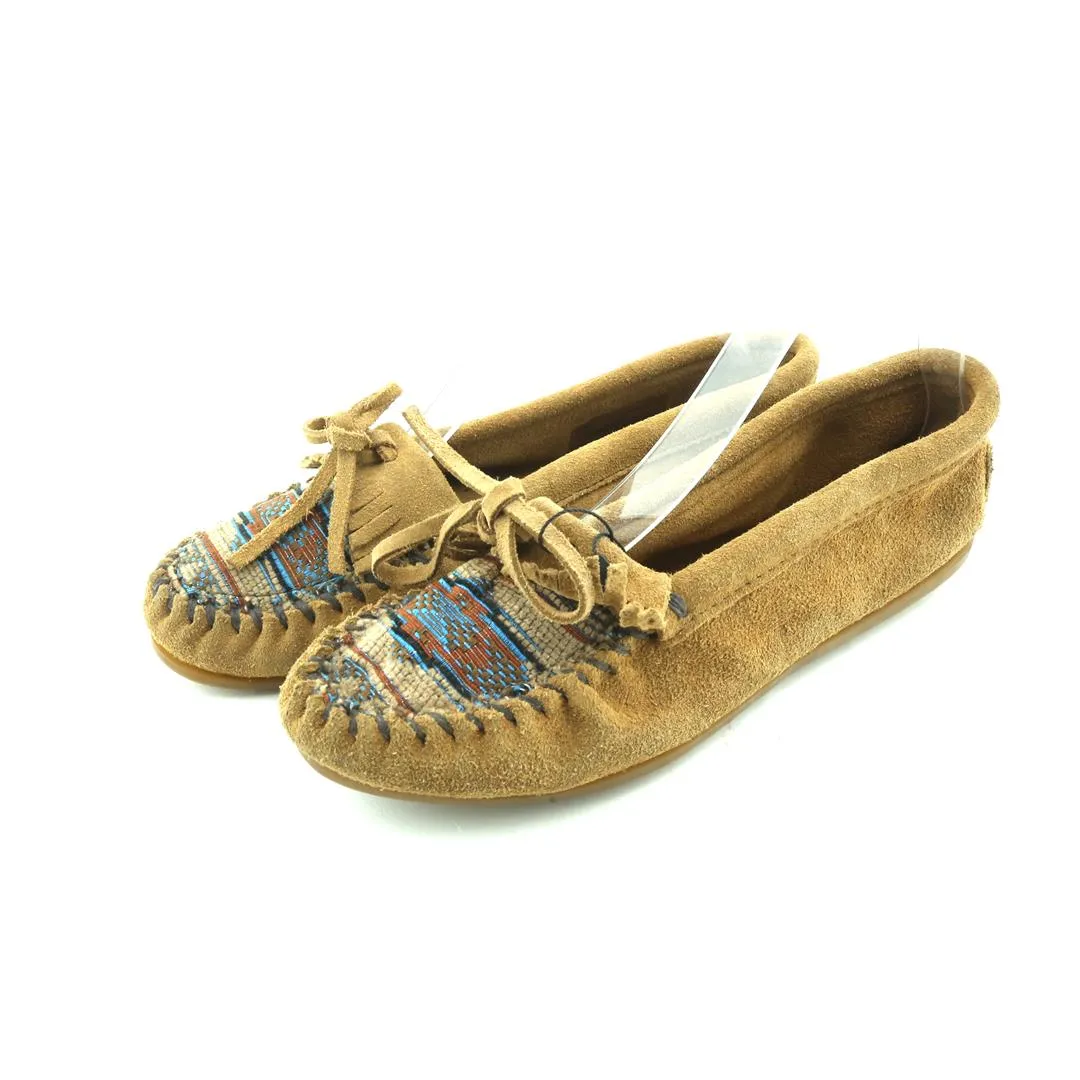 MINNETONKA . Stretchable Busy Path