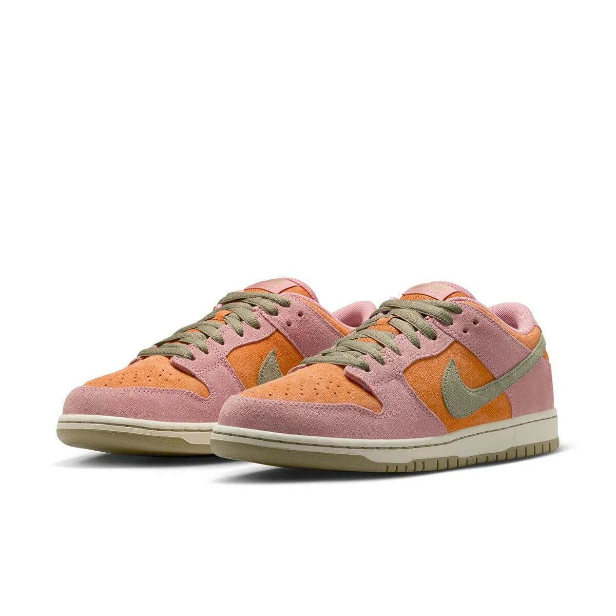 Walking Vibe Nike SB - Dunk Low Pro Shoes Red Stardust