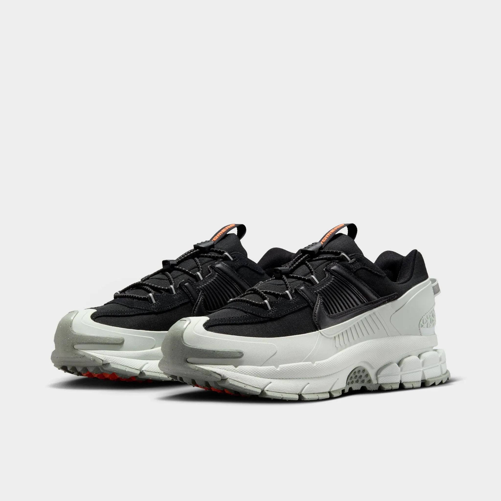 Nike Zoom Vomero Roam Black / Black - Light Silver Rough surface grip Ventilated Sides