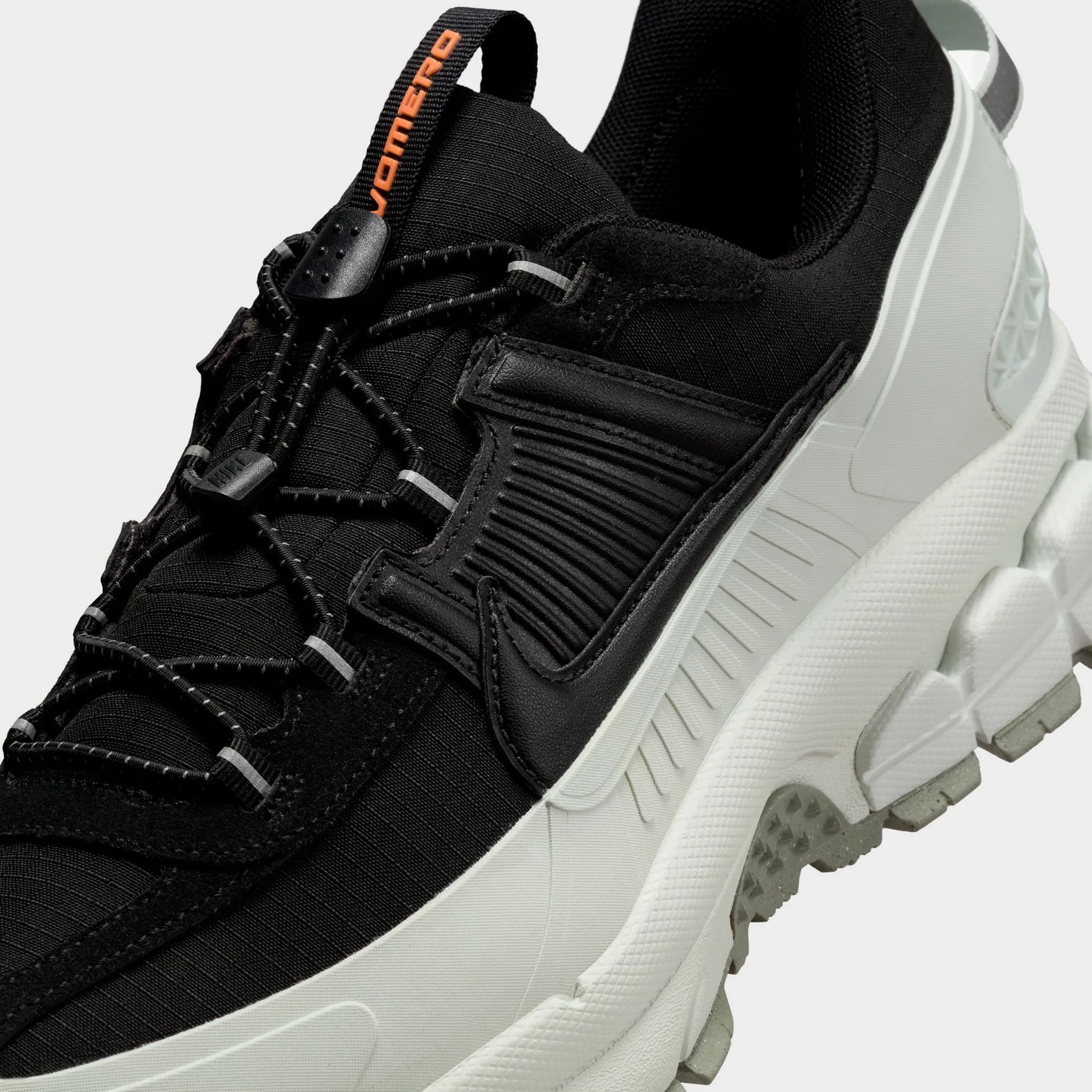 Superior Flexibility Nike Zoom Vomero Roam Black / Black - Light Silver