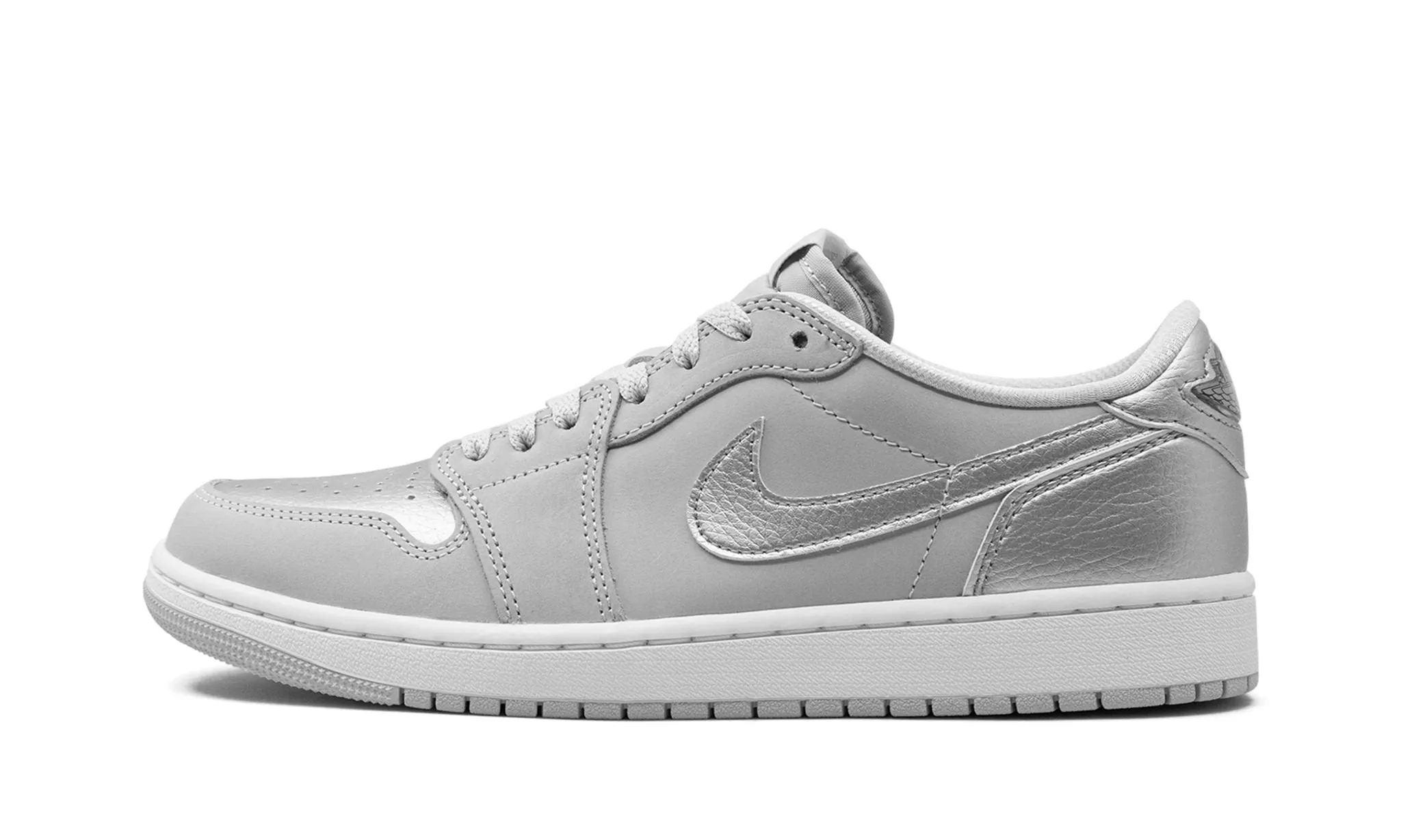 Leg Long Air Jordan 1 Retro Low OG 'Metallic Silver'