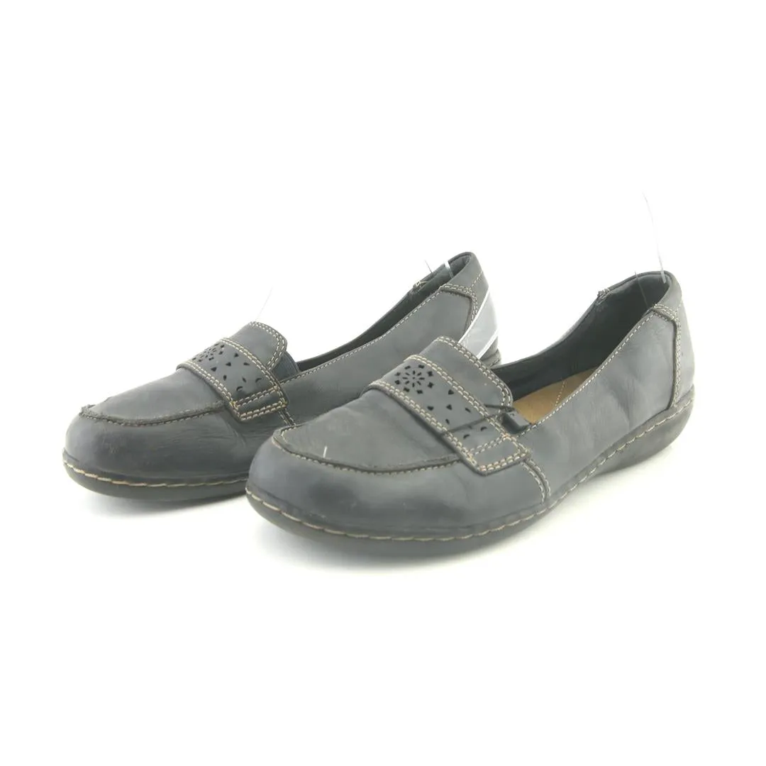 CLARKS COLLECTION Step Tall