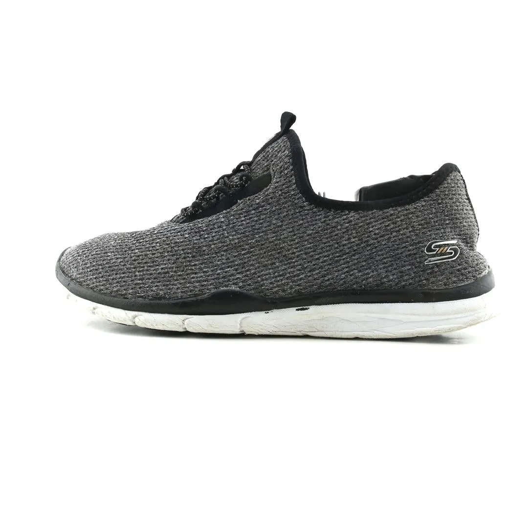 SKECHERS  GRATIS CLOUD Zip Fast Travel Must