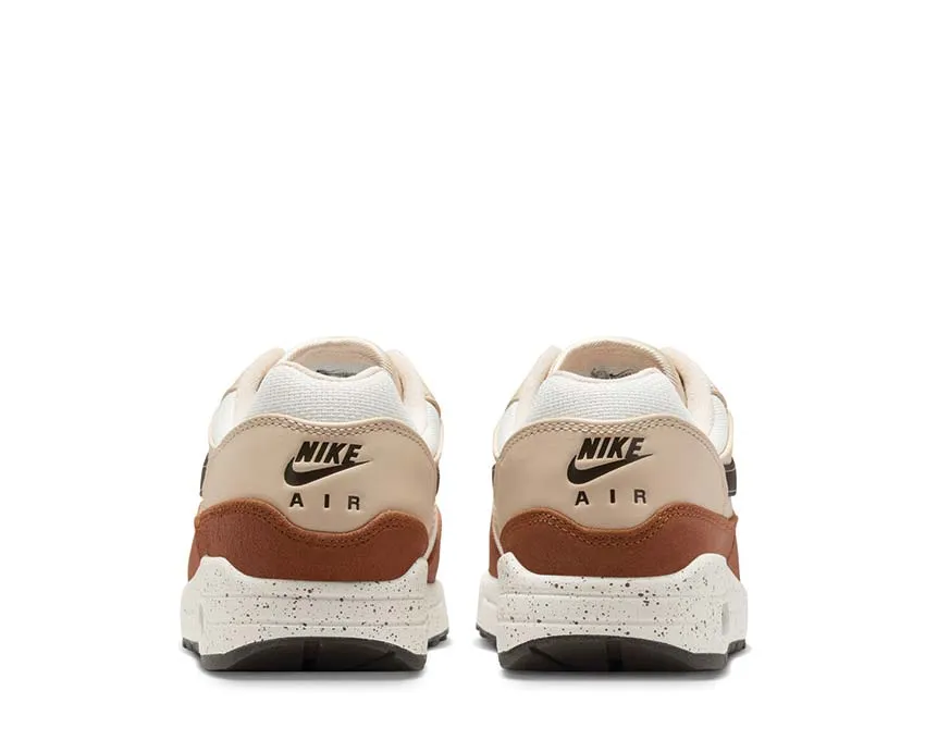 Alley Walk Nike Air Max 1 '87 W