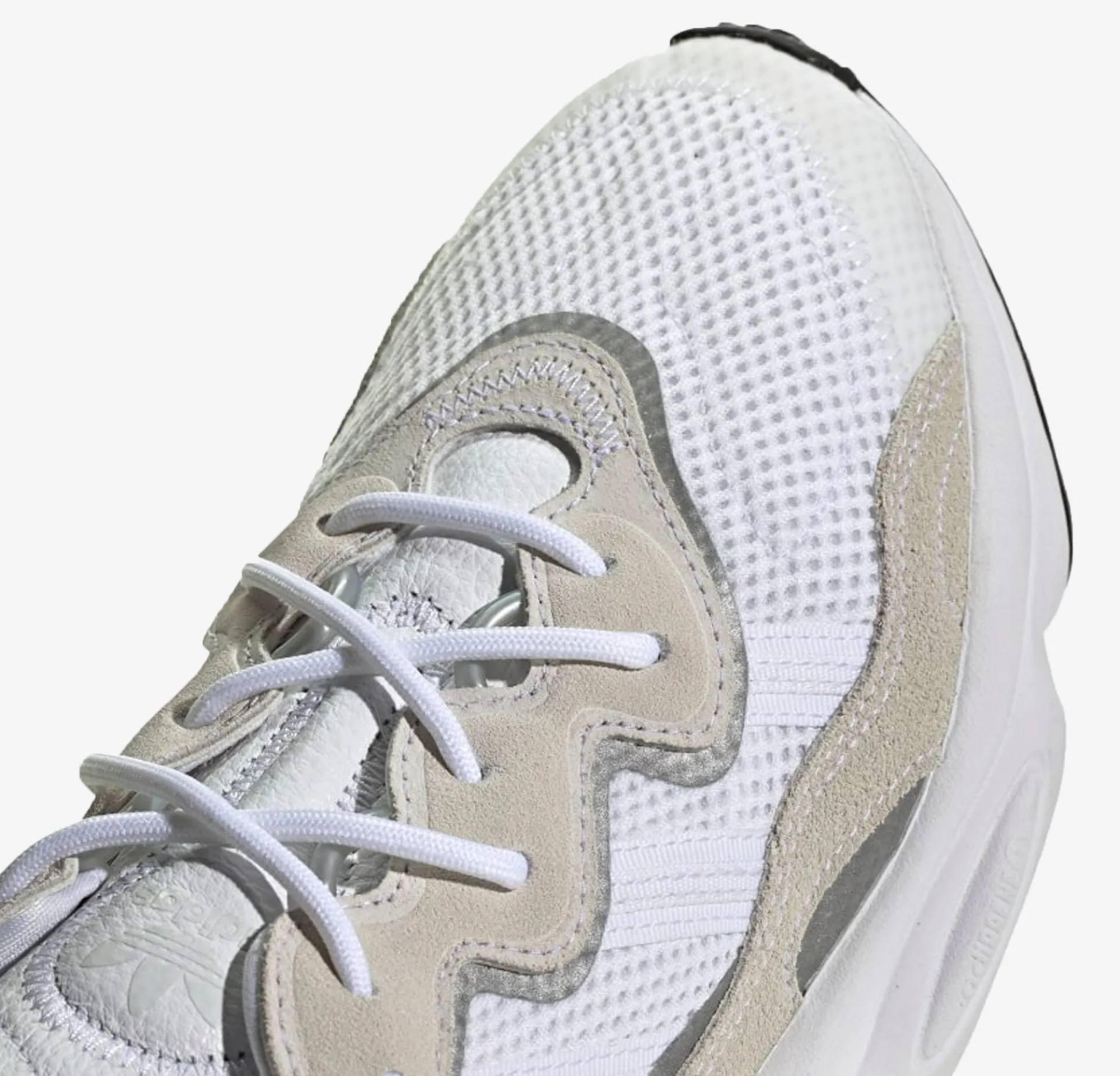 Core Style Adidas Originals | OZWEEGO  { CLOUD WHITE/ CORE BLACK