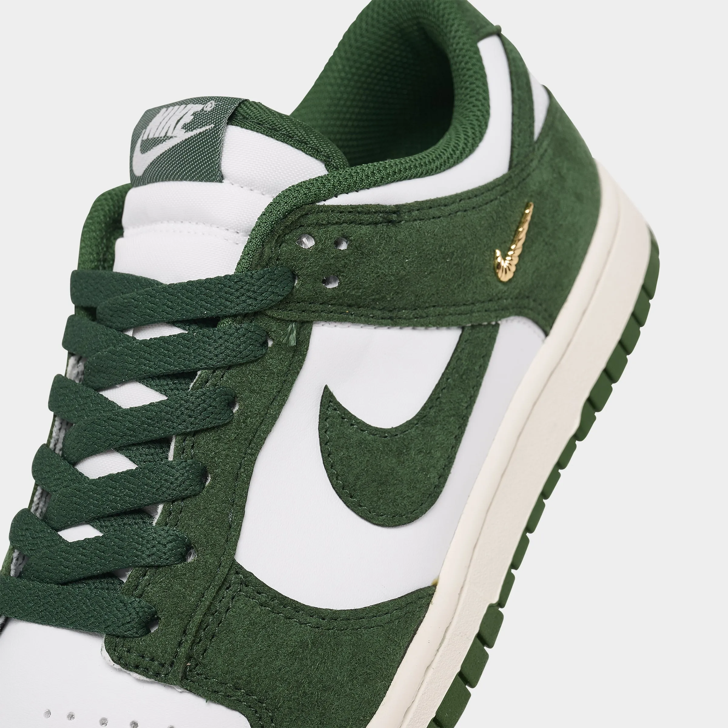 Mesh   lined Chill Essential Nike Women's Dunk Low Summit White / Gorge Green - Sail