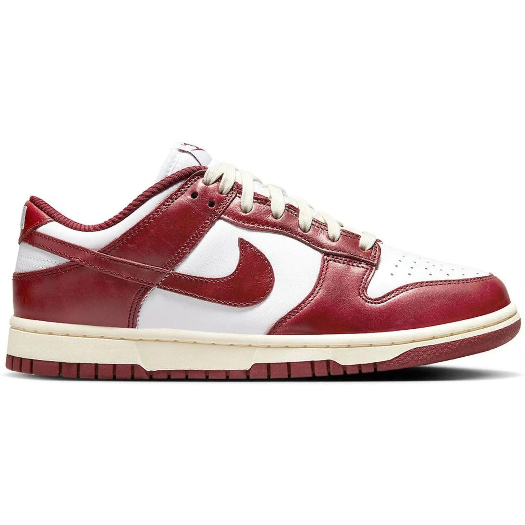 Weekend Trips Test Hike Nike Dunk Low PRM Team Red (W)