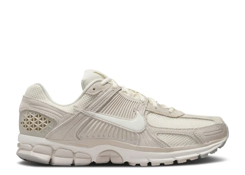 Multi Directional Flex Nike Zoom Vomero 5 Light Orewood Brown