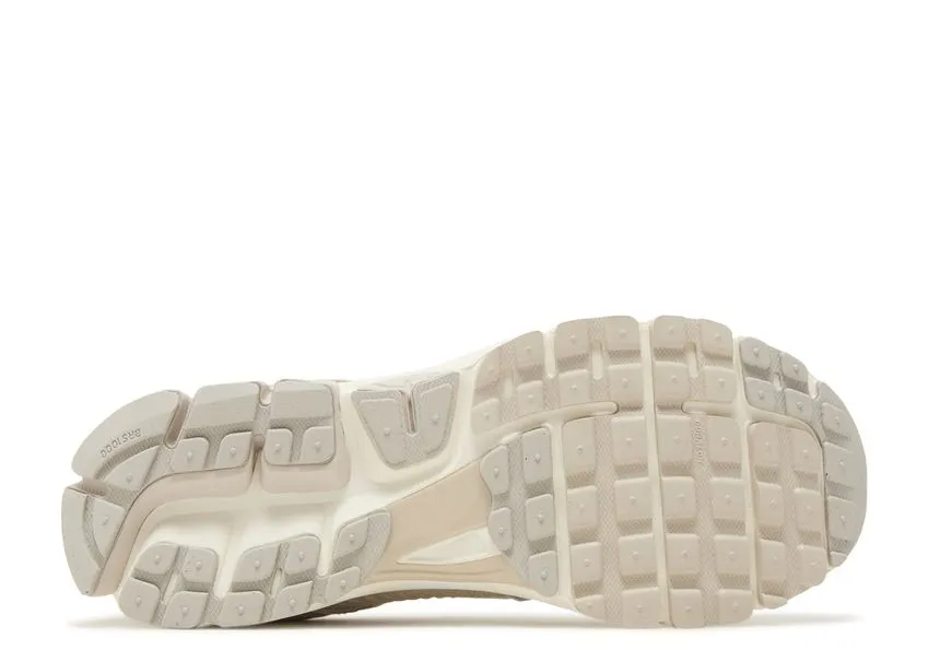 Nike Zoom Vomero 5 Light Orewood Brown circus - themed running gear running for weight loss shoes