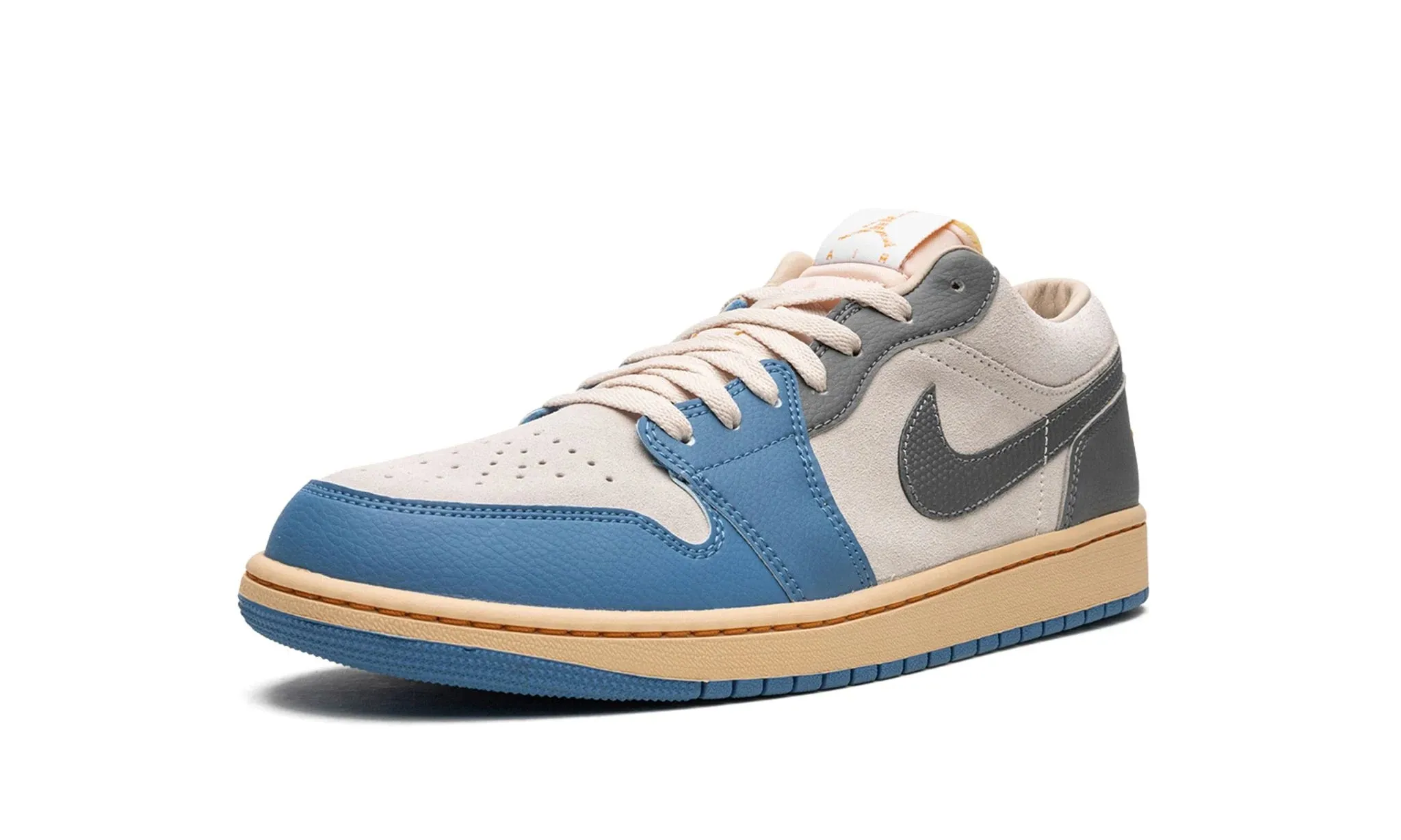 Air Jordan 1 low SE Tokyo 96 Antique Glow shape fit