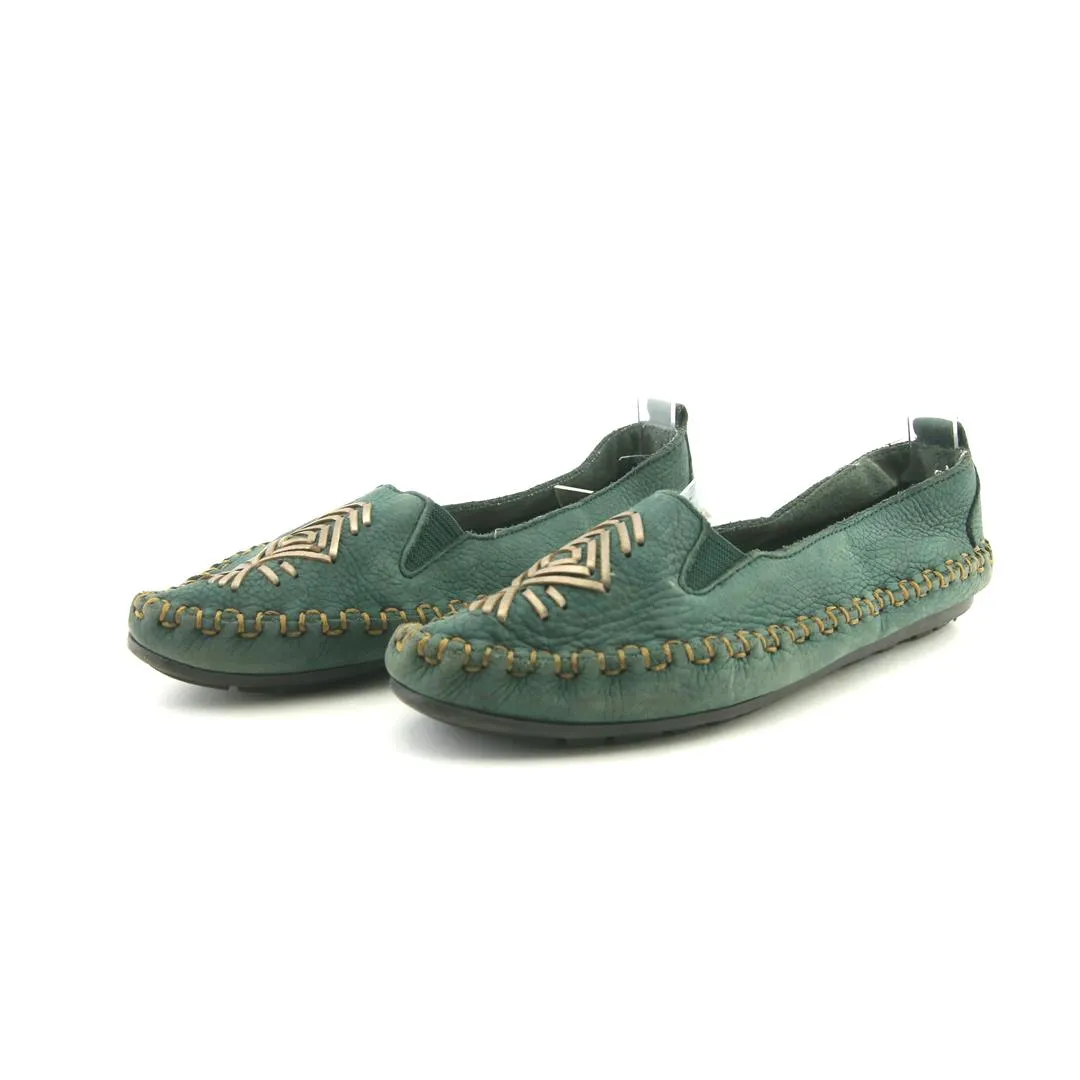 Stable Step HUSH PUPPIES .