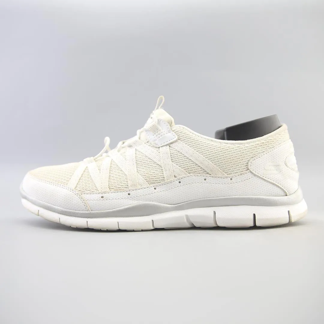 Timeless Fit SKECHERS SUMMIT