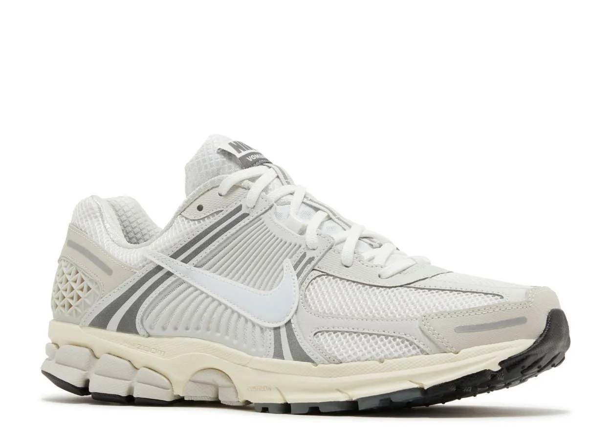 athlete shoes Nike Zoom Vomero 5 Platinum Tint