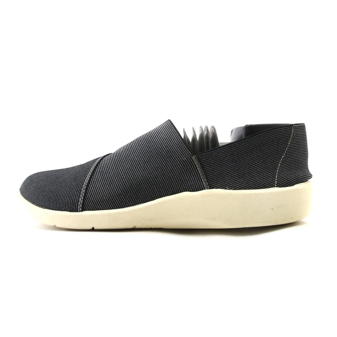 CLARKS . Cushioned Insole