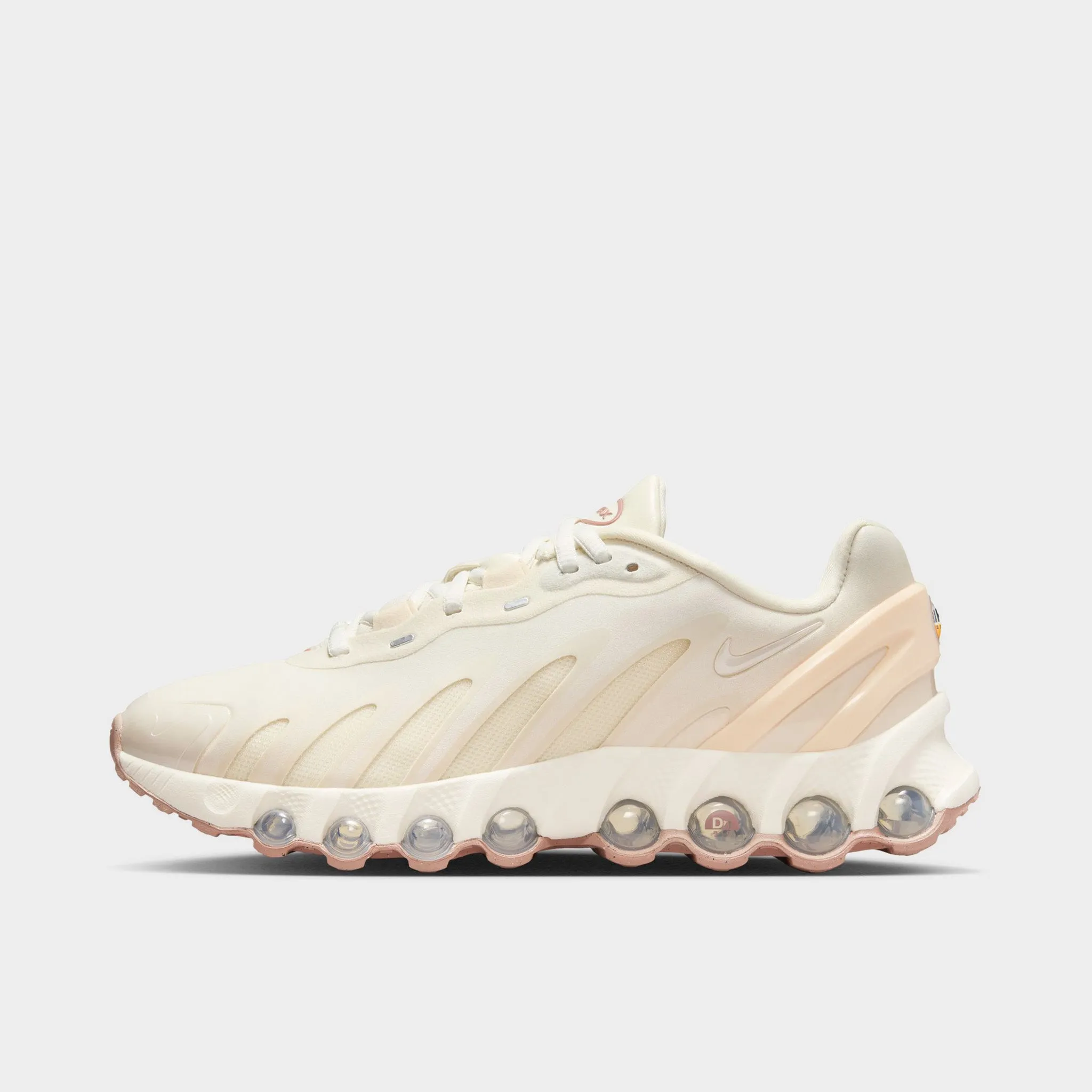 Sporty Edge Slow Pace Nike Women's Air Max DN8 Pearl White / Soft Pearl - Particle Pink