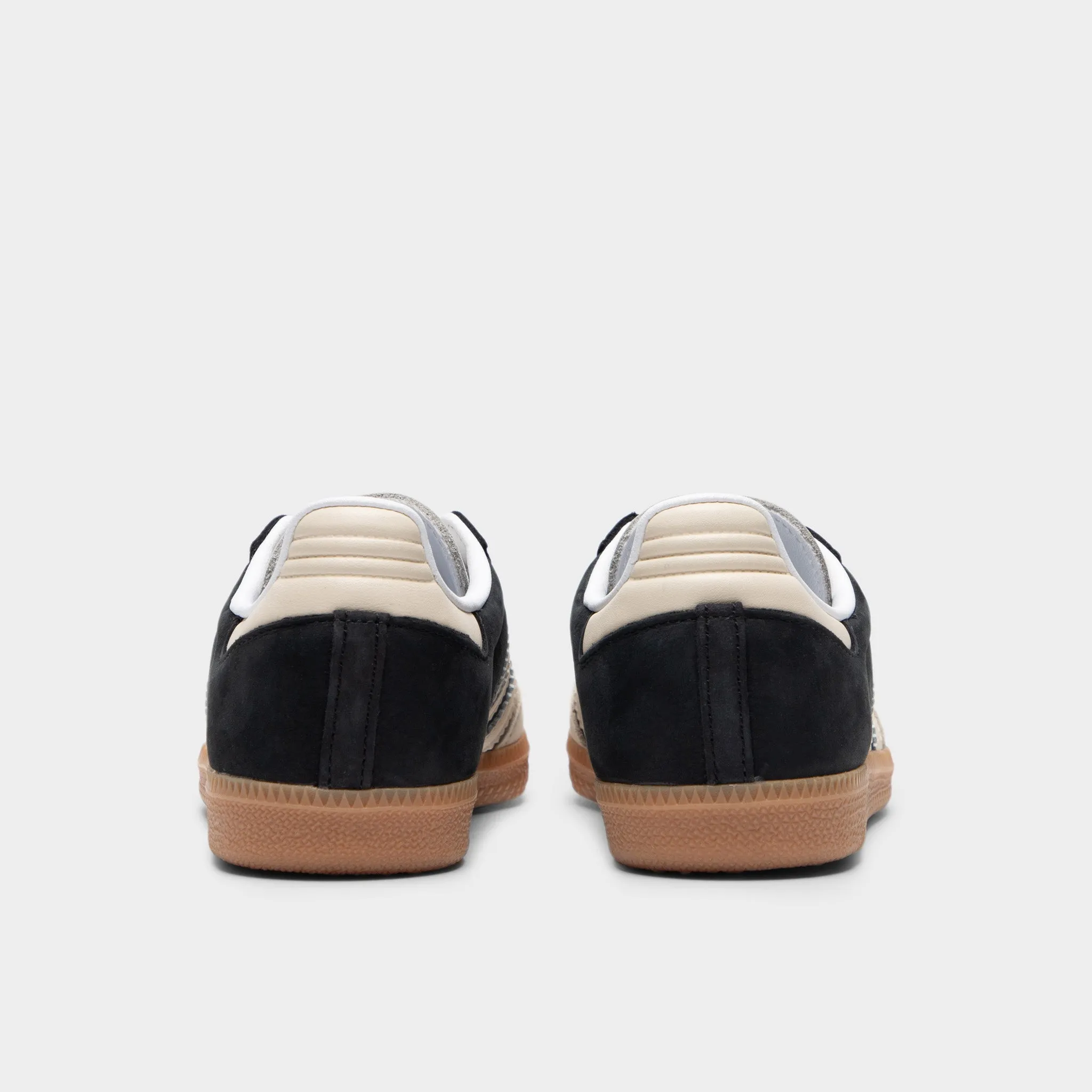 adidas Women's Samba OG Core Black / Wonder White - Silver Met. slow walk Pose Ready
