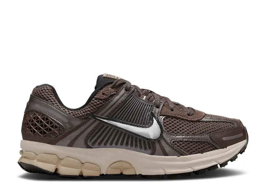 marathoning running gear Nike Zoom Vomero 5 Baroque Brown