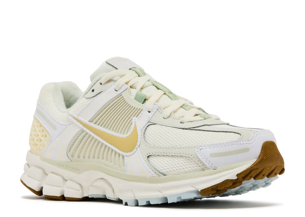 Nike Zoom Vomero 5 Sail Buff Gold Fast Motion