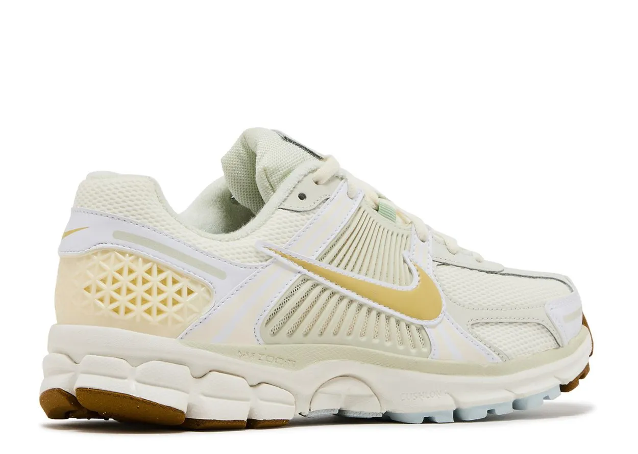 City running running in a ski lift area shoes Nike Zoom Vomero 5 Sail Buff Gold