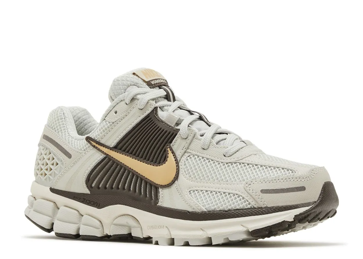 glossy running shoes Hot weather relief Nike Zoom Vomero 5 Light Bone Ironstone