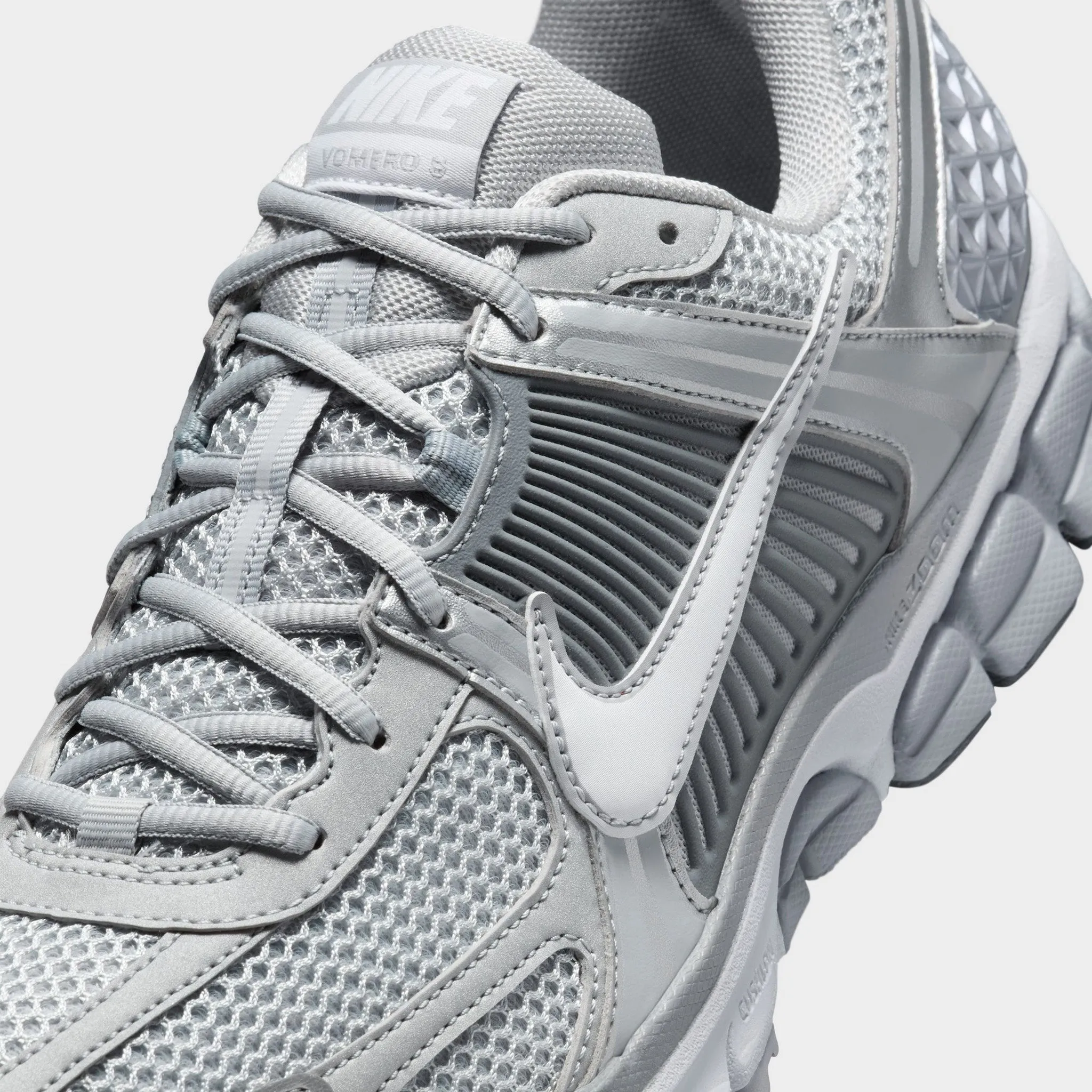Nike Zoom Vomero 5 Wolf Grey / White - Metallic Silver Cushioned heel Torsion control
