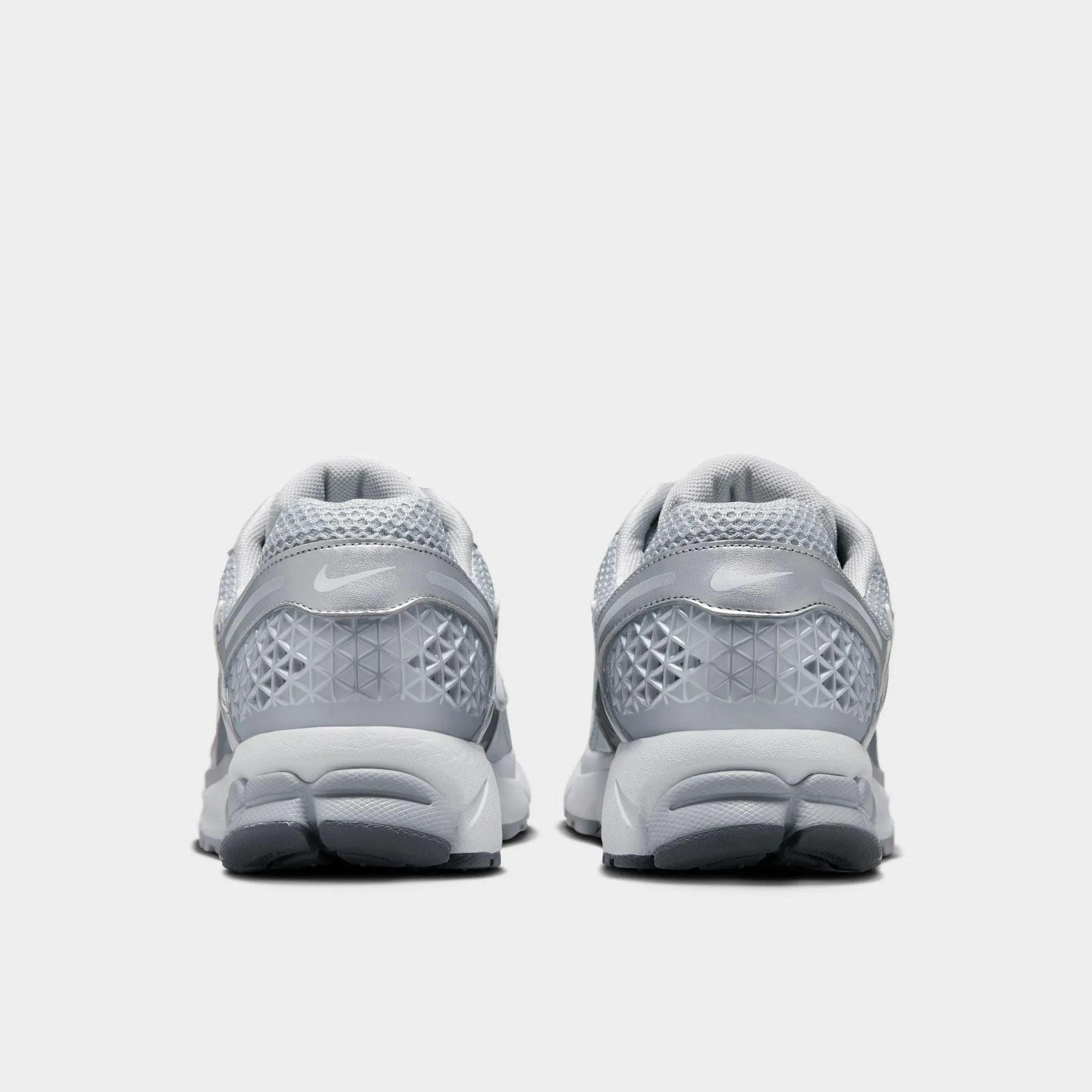 toe - bumper short - distance runner Nike Zoom Vomero 5 Wolf Grey / White - Metallic Silver