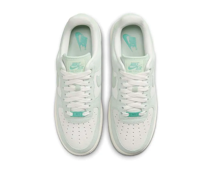 Nike Air Force 1 '07 SE W "Spruce Aura" Long Standing
