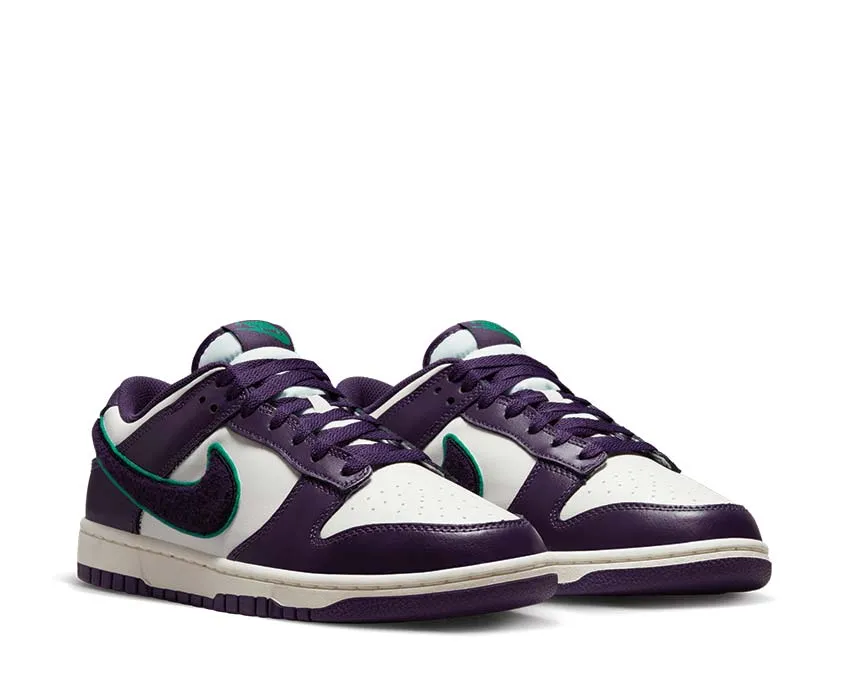 Nike Dunk Low Comfortable Foot Chill Moves