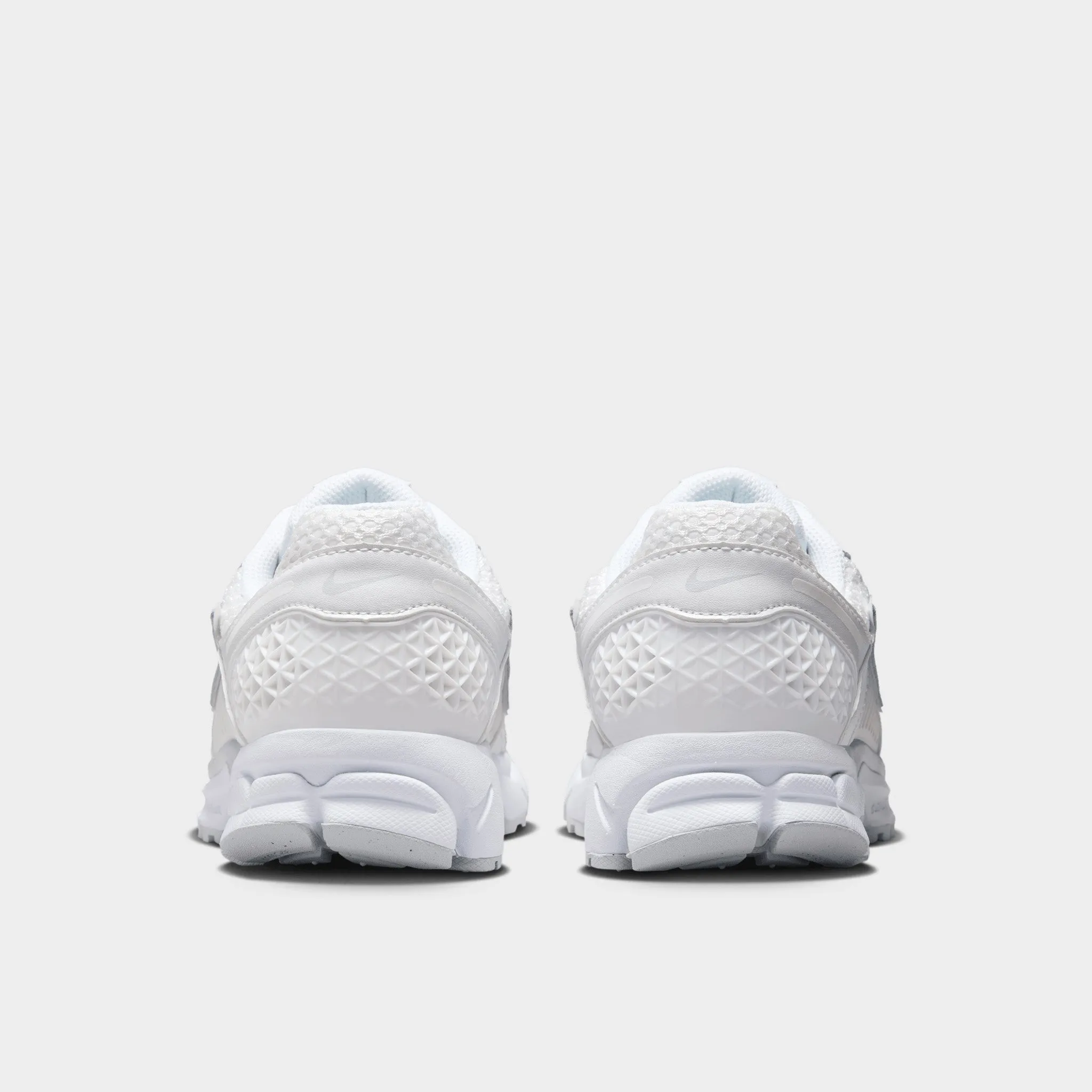 snug - fit shoes Nike Women's Zoom Vomero 5 White / Metallic Silver - Summit White