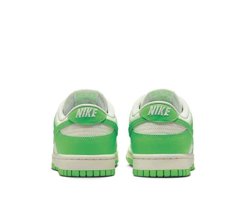 Effortless Walk Nike Dunk Low W "Green Strike"