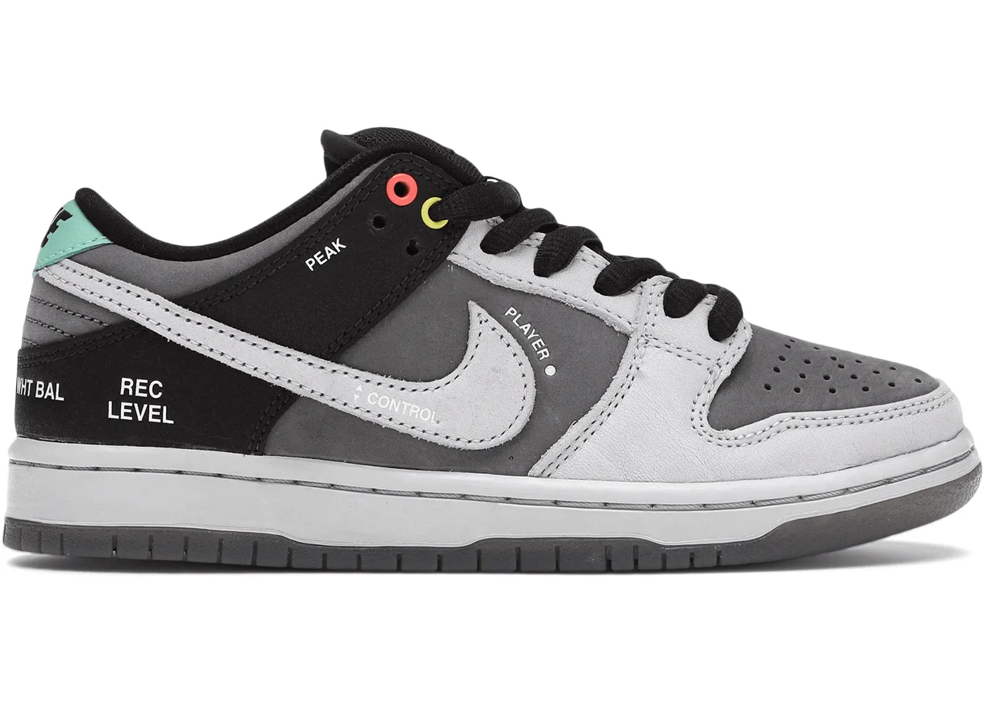 Urban Vibes Soft Walk Nike SB Dunk Low VX1000