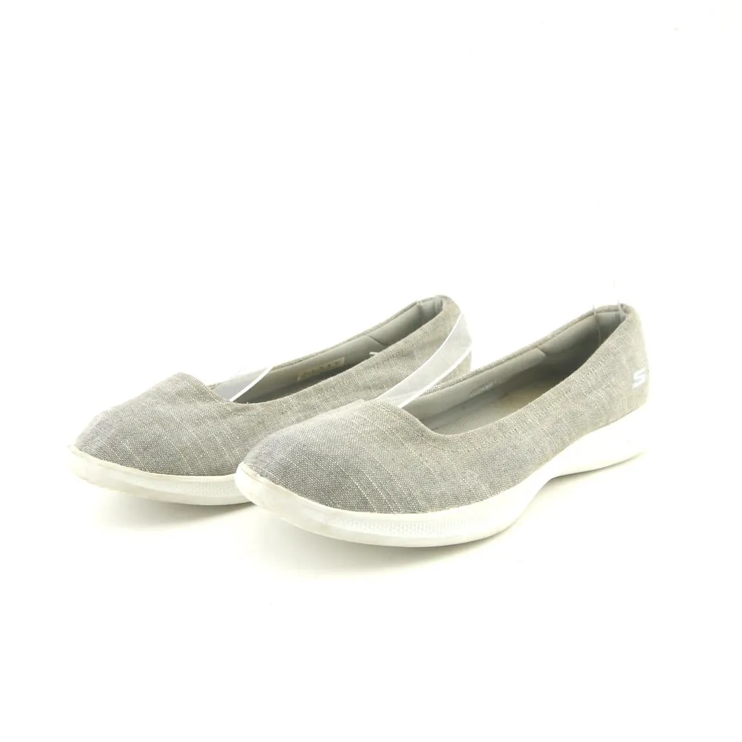 SKECHERS  GO STEP LITE ACTIVE COMFORT Runway Glow Street Glow
