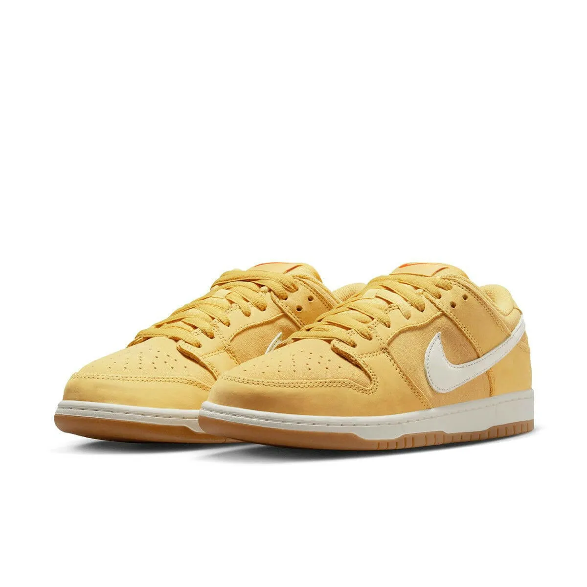 Play Step Tunnel Step Nike SB - Dunk Low Pro Shoes Saturn Gold