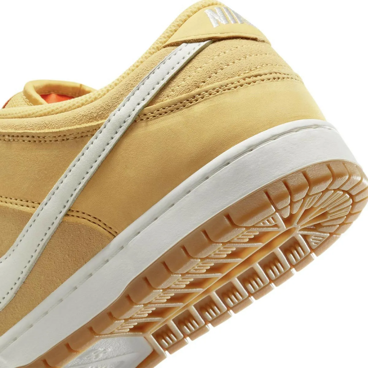 Subtle Edge Nike SB - Dunk Low Pro Shoes Saturn Gold