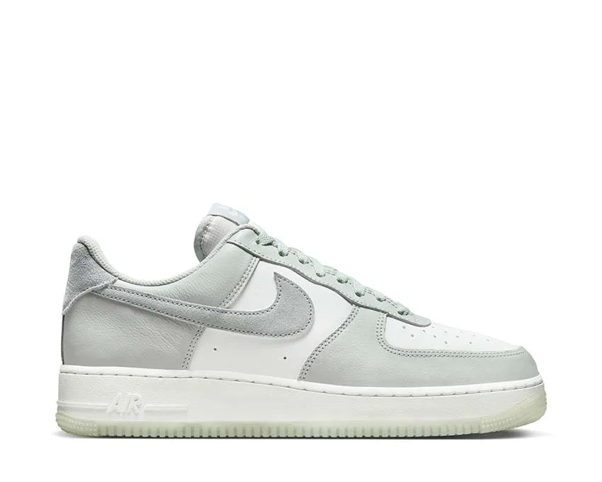 Nike Air Force 1 '07 LV8 Daily Moves hook and loop closure